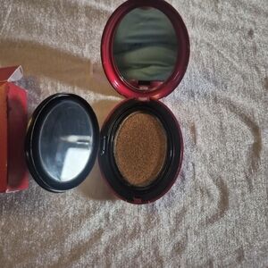 Radiant Glow Cushion Foundation - Black and Brown